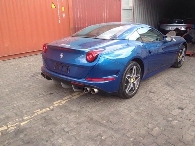 Sieu xe mui tran Ferrari California T “dat chan” toi Viet Nam-Hinh-4